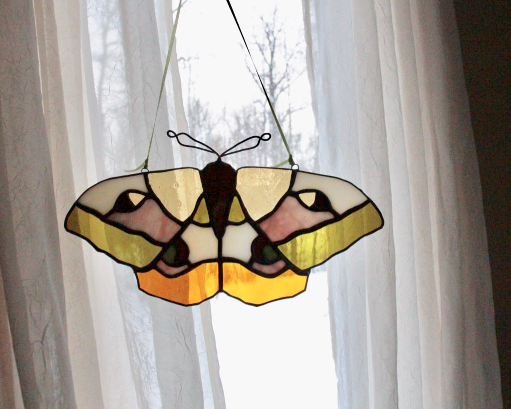 Stained Glass Pattern: Wide Eye Moth pdf